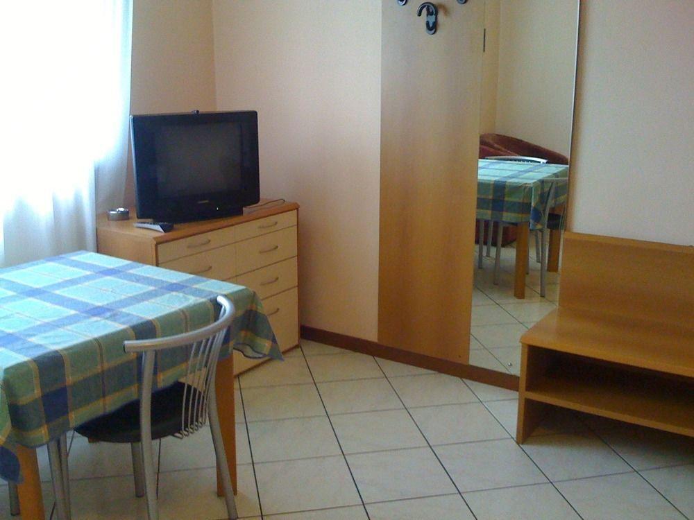 Hotel Residence La Fontana Марьяно-Коменсе Экстерьер фото